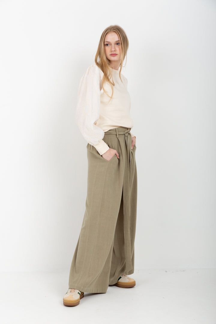 Livia Top Embroidered Ivory