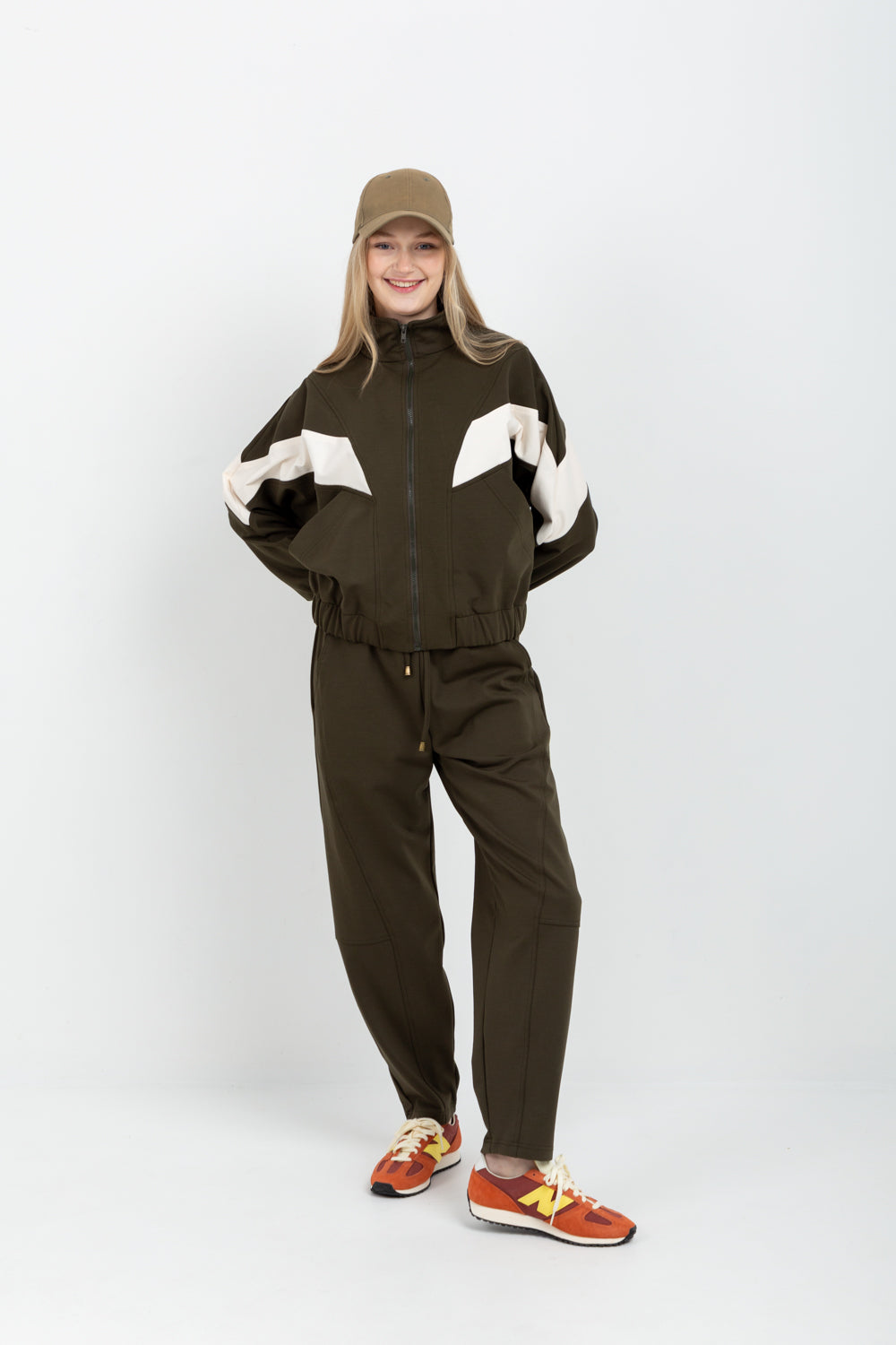 Tiffany Barrel Pants Komon Green-TRACK SETS-Kindacollection-Kinda