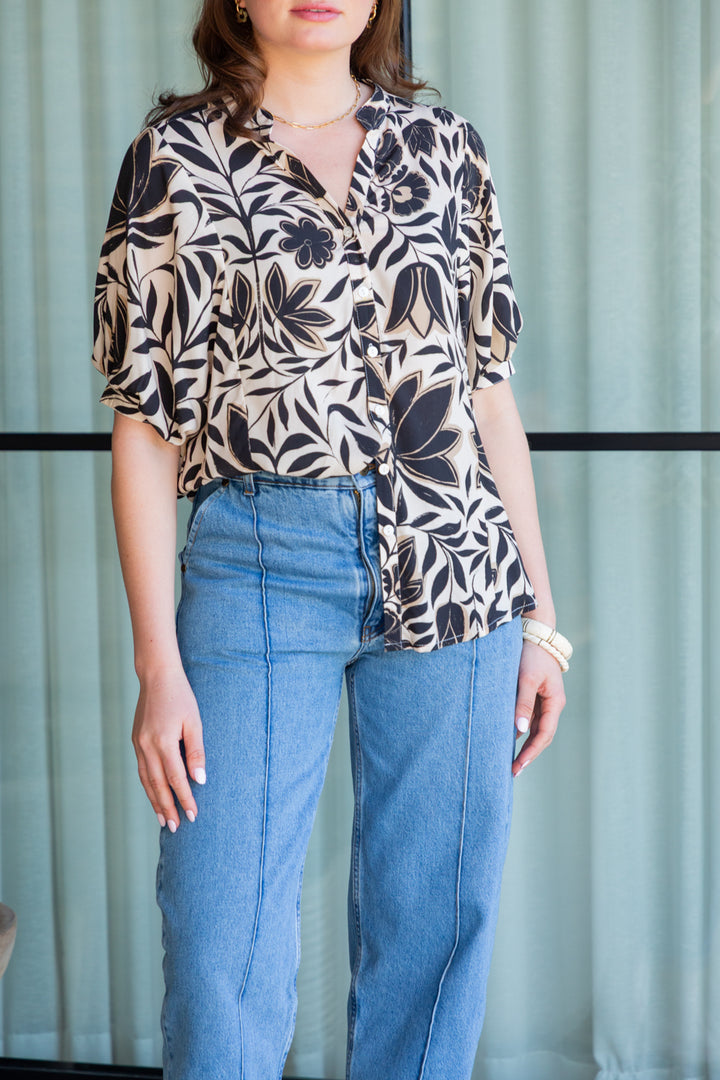 Gabi Blouse Black Flower Print-TOPS-kindacollection-Kinda