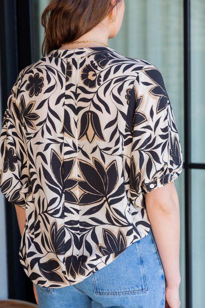 Gabi Blouse Black Flower Print-TOPS-kindacollection-Kinda