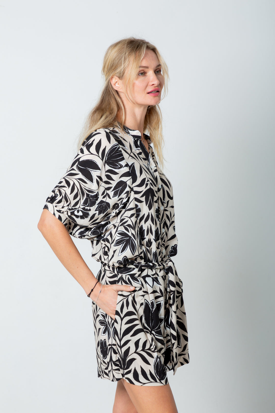 Gabi Blouse Black Flower Print-TOPS-kindacollection-Kinda