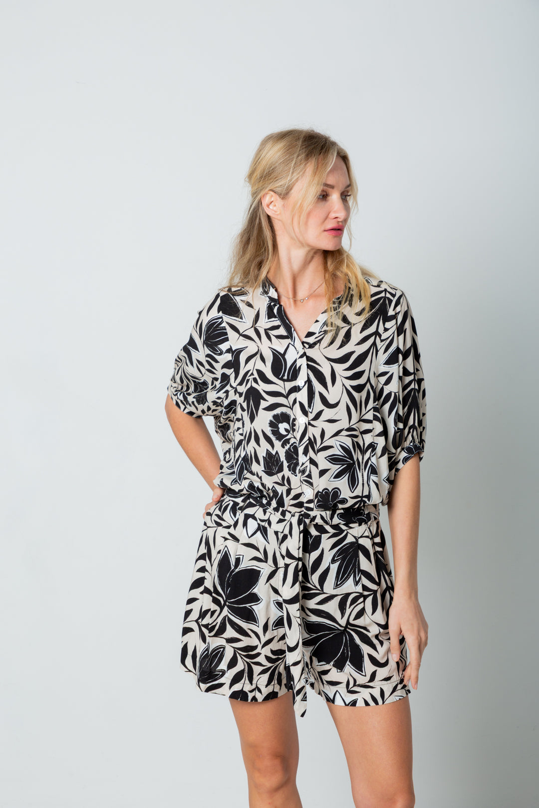 Gabi Blouse Black Flower Print-TOPS-kindacollection-Kinda
